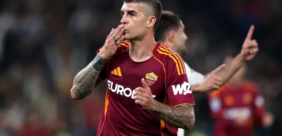 Player celebrating during AS Roma match