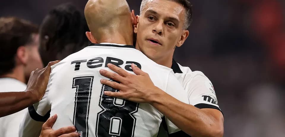 Beşiktaş players celebrating a goal