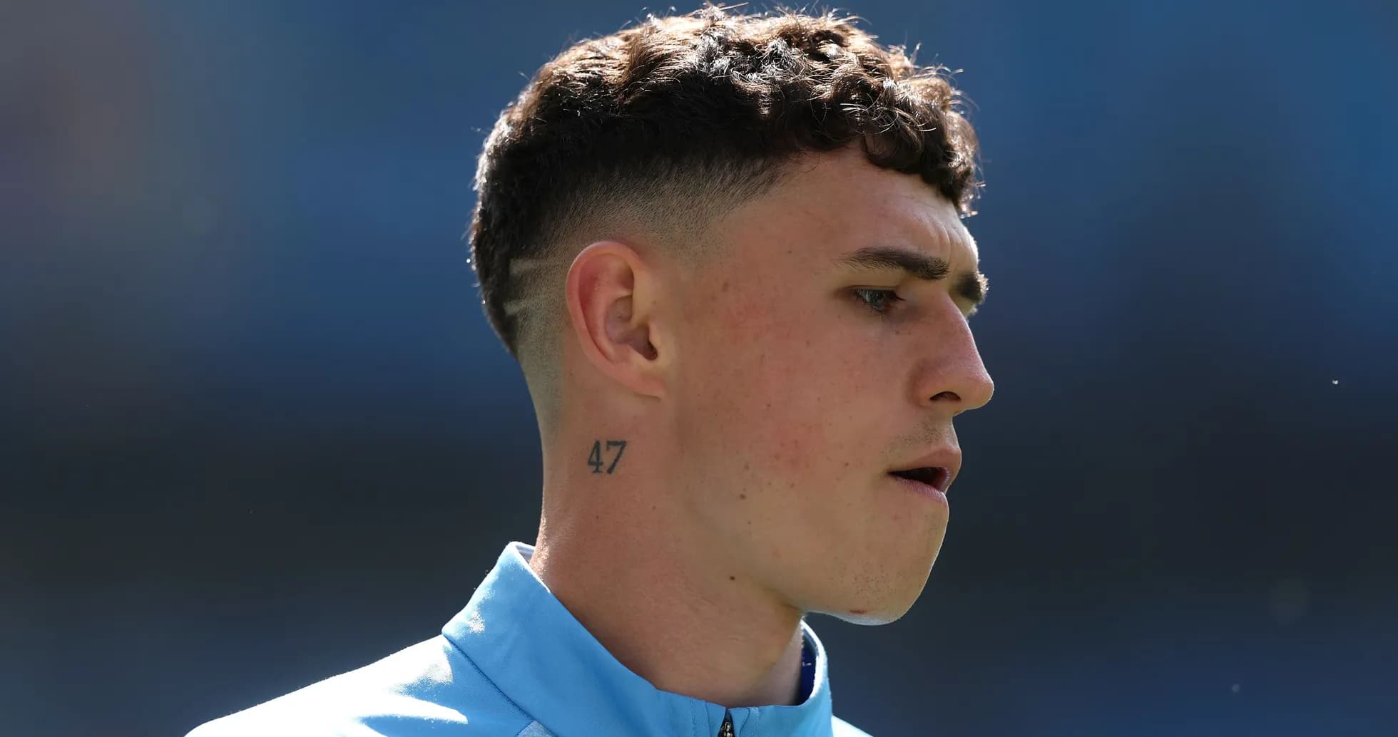 Player with tattoo preparing for match
