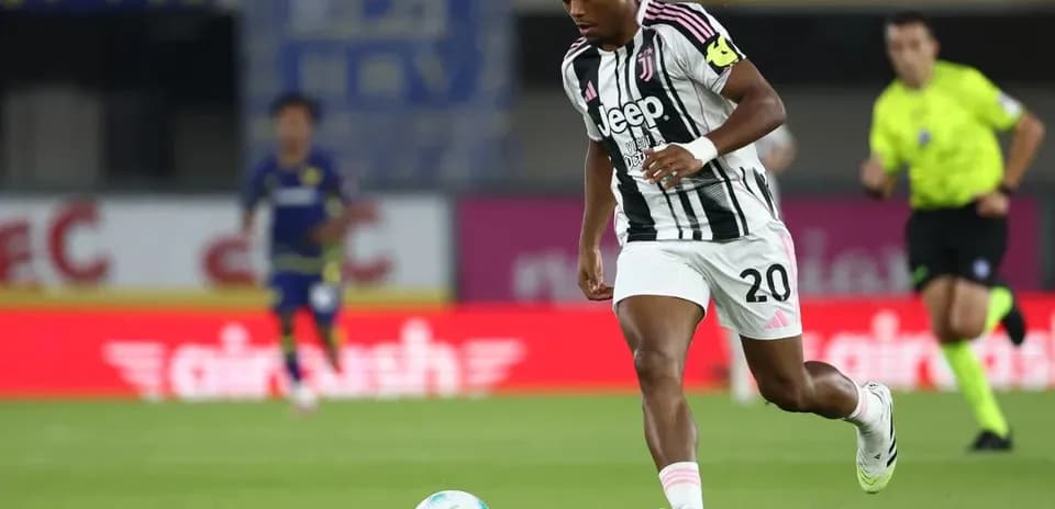 Juventus player dribbling ball during match