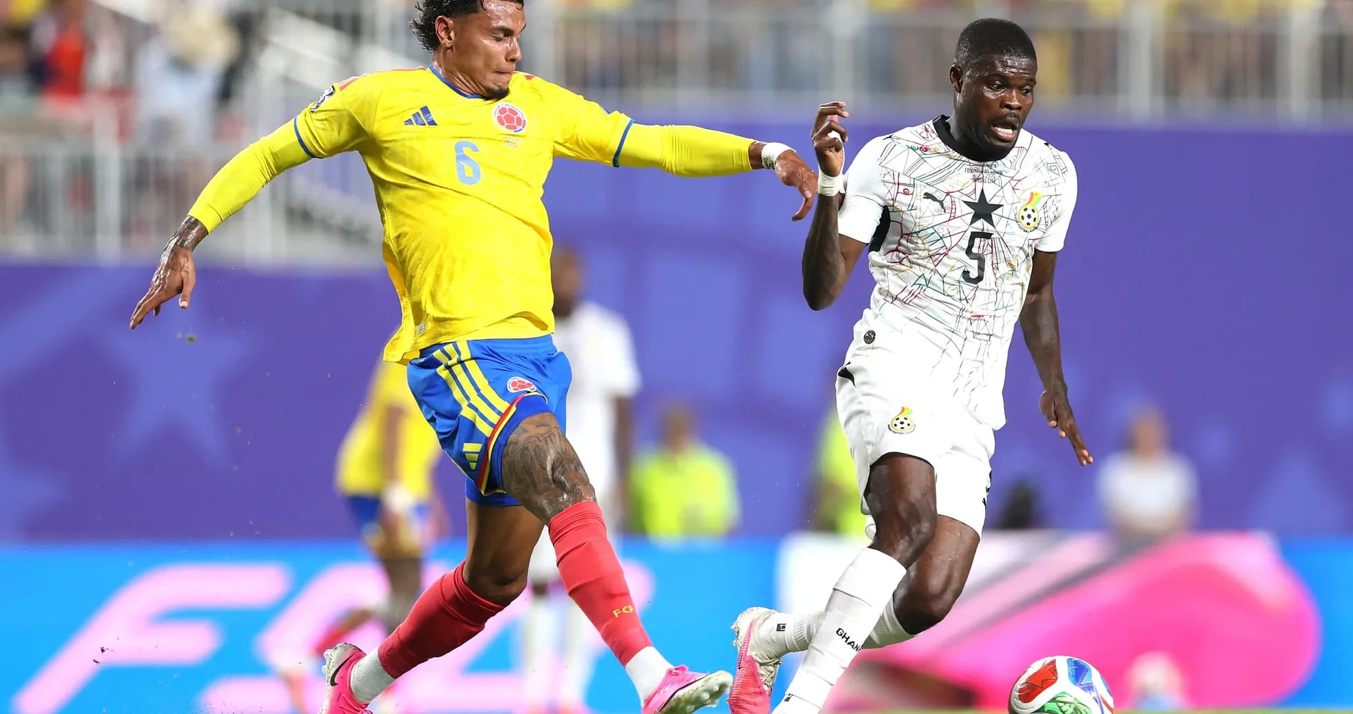 Colombian and Ghanaian players competing for the ball