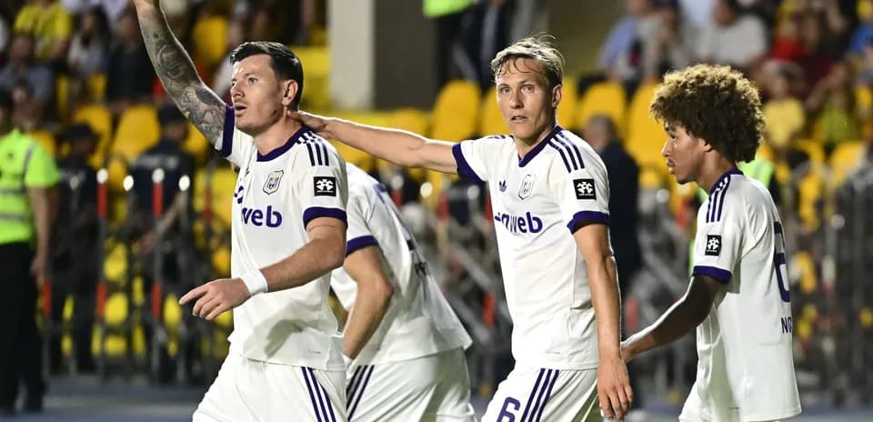 Anderlecht players celebrating a goal