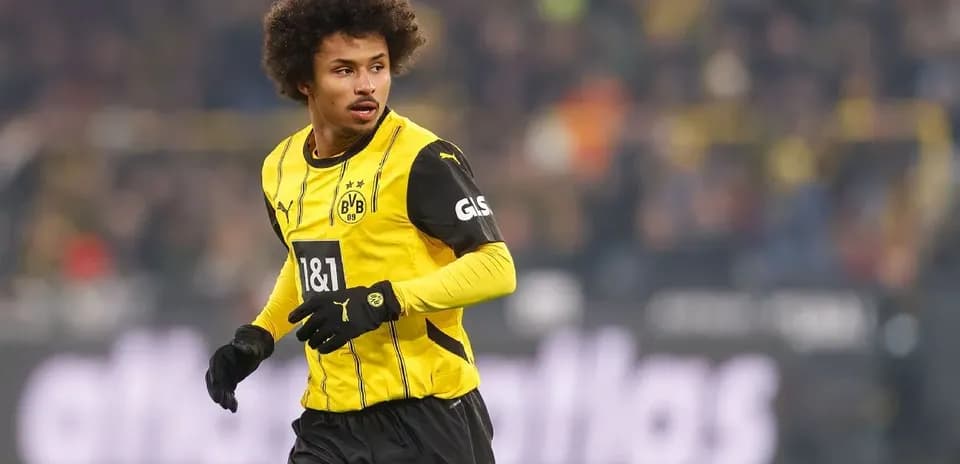 Player wearing Borussia Dortmund kit during match
