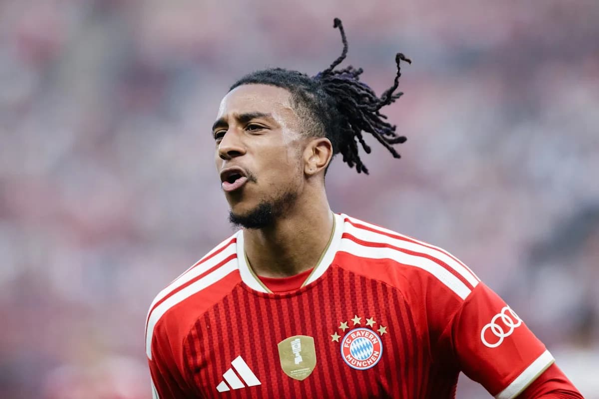 Player celebrating in Bayern Munich jersey on field
