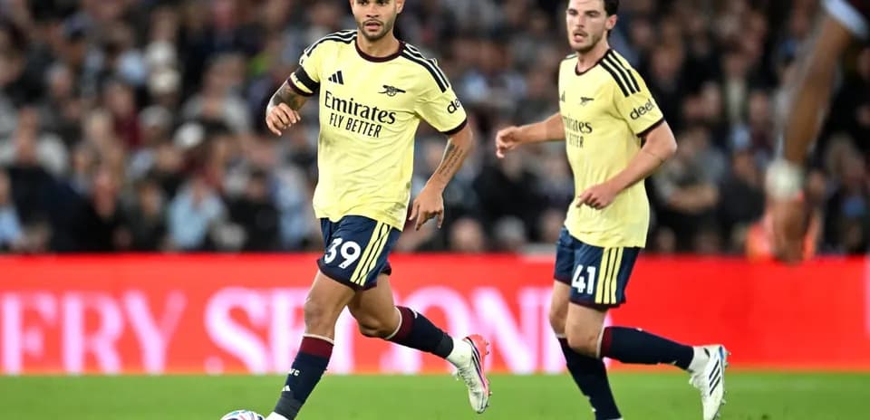 Two Arsenal players in yellow kits during match