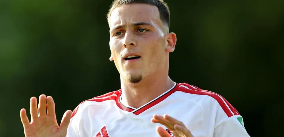 Player gesturing during a training session