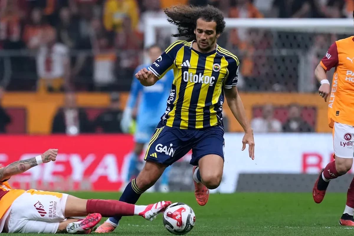 Fenerbahçe player dribbling past opponent on field