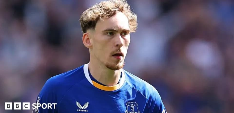 Player in Everton jersey during a match