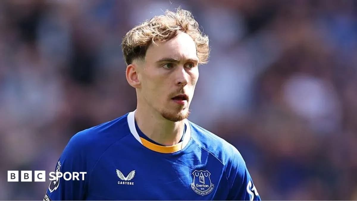 Player in Everton jersey during a match