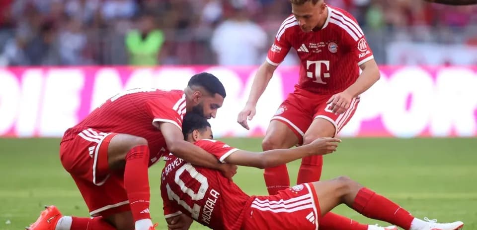 Bayern Munich players celebrating a goal on field
