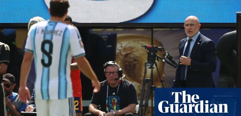 Argentina player I. Alvarez leaving the pitch