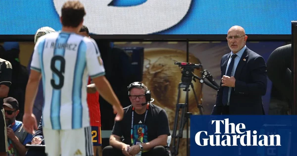 Argentina player I. Alvarez leaving the pitch
