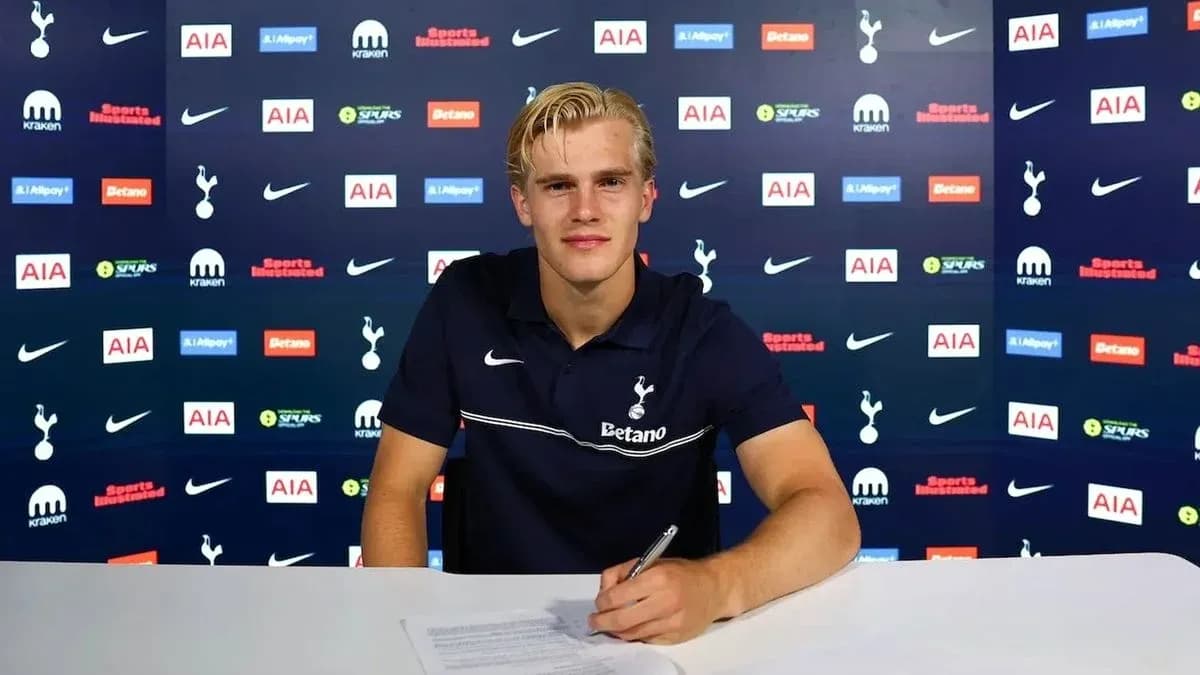 Player signing contract at Tottenham Hotspur press event