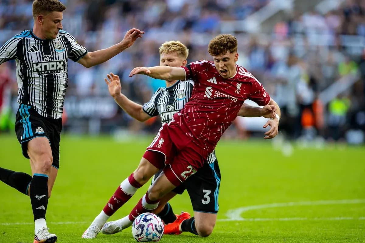 Newcastle and Liverpool players contesting for the ball