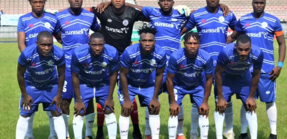 Rivers United team photo before match