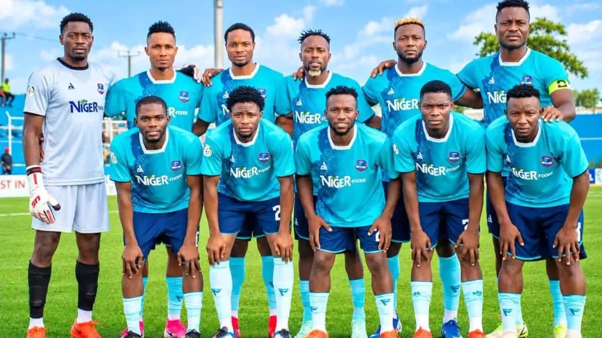 Warri Wolves team photo before match