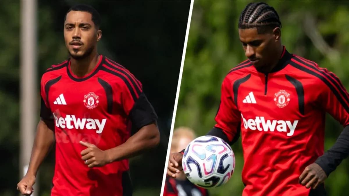 Two Manchester United players training in red kits