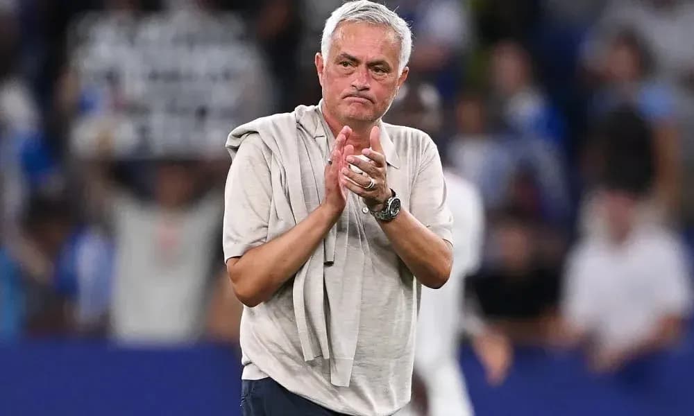 Manager applauding after the match conclusion