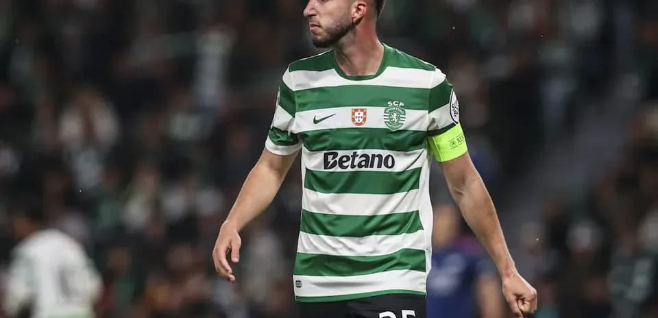 Player wearing captain's armband for Sporting CP