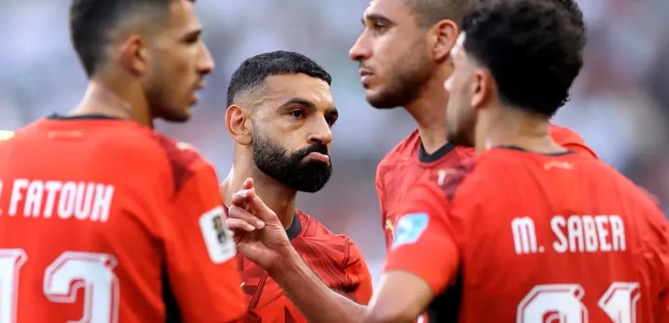 Egyptian players discussing strategy during match