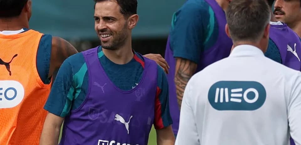 Players interacting during training session