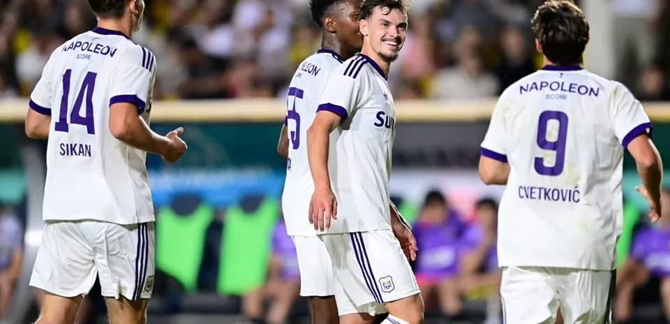 Anderlecht players celebrating a goal