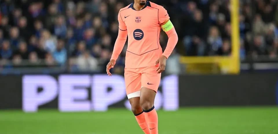 Player in pink kit preparing to pass the ball