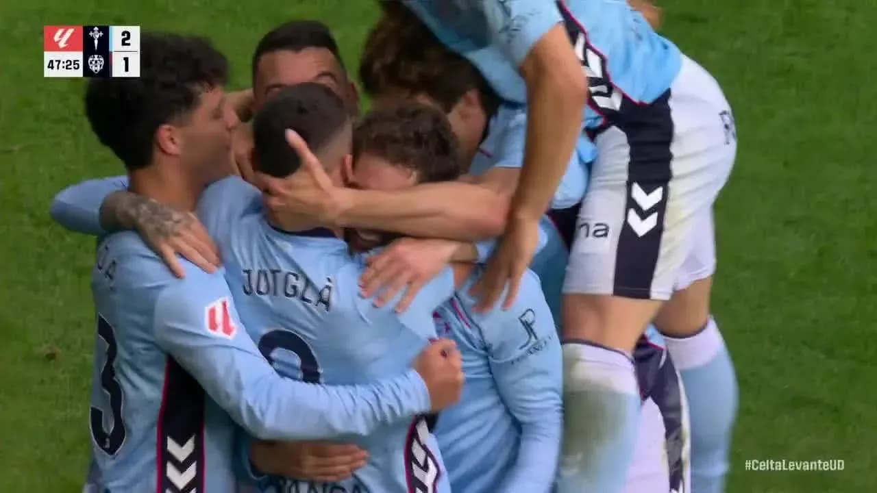 Celta Vigo players celebrating a goal