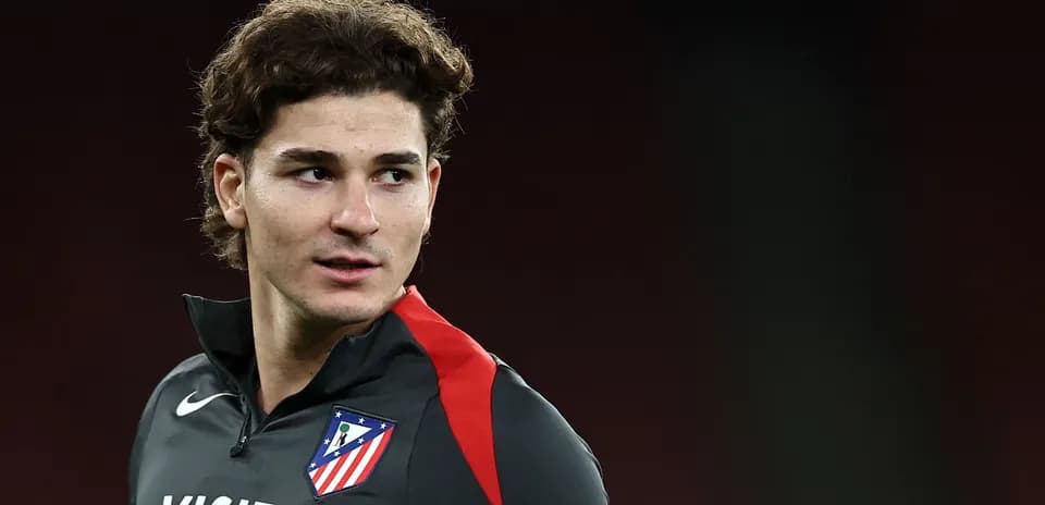 Player in Atlético Madrid training kit during session