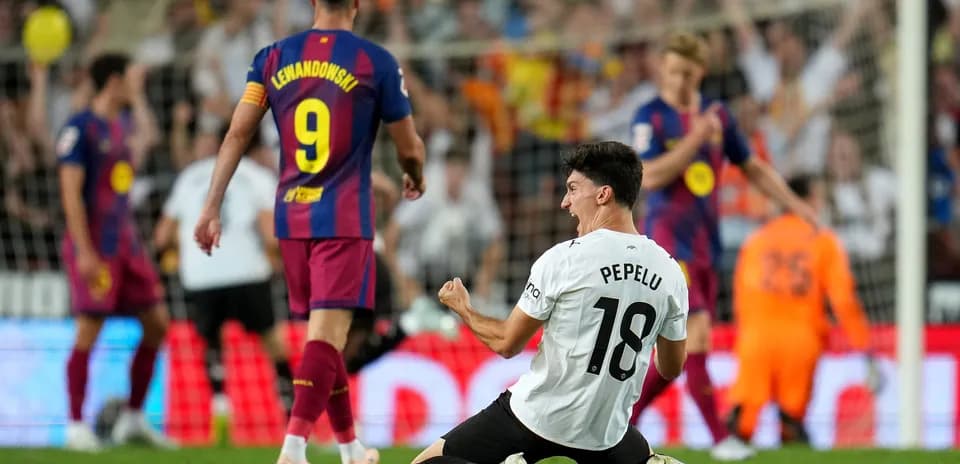 Pepelu celebrating goal during Valencia vs Barcelona match
