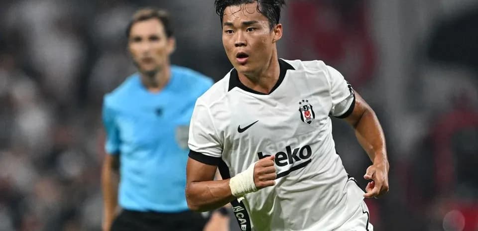 Beşiktaş player running during match