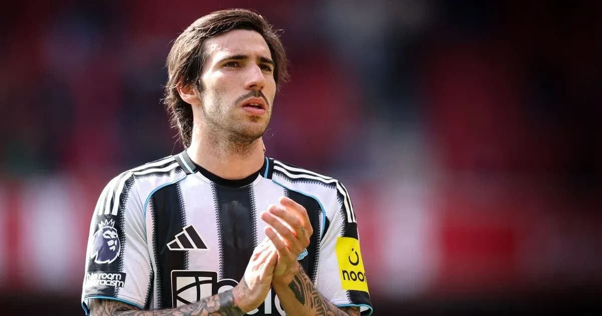 Player in Newcastle United kit clapping hands