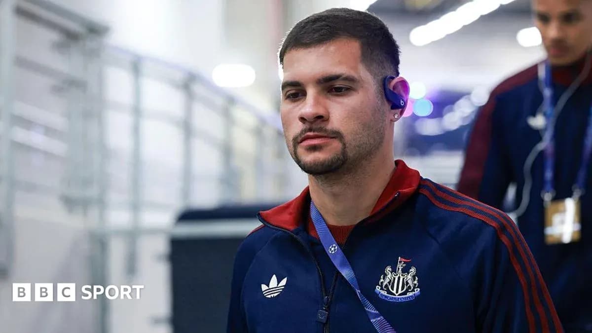 Player arriving at stadium wearing team tracksuit