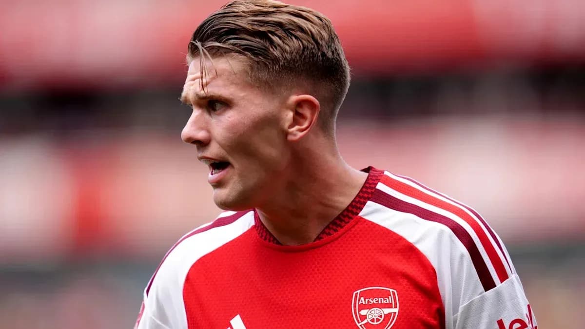 Player in Arsenal kit during match action