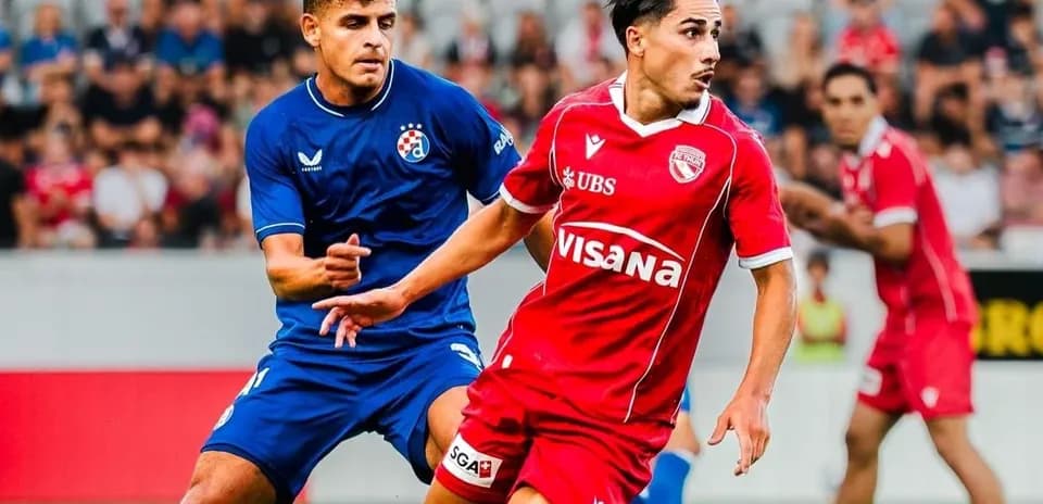 Players from FC Thun and Dinamo Zagreb in action