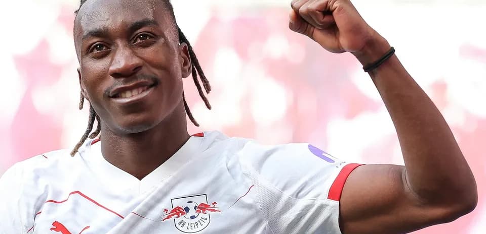 Player celebrating with raised fist in RB Leipzig jersey