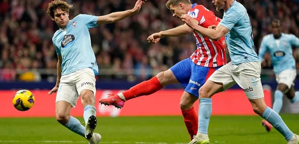 Atletico Madrid player shooting against Celta Vigo