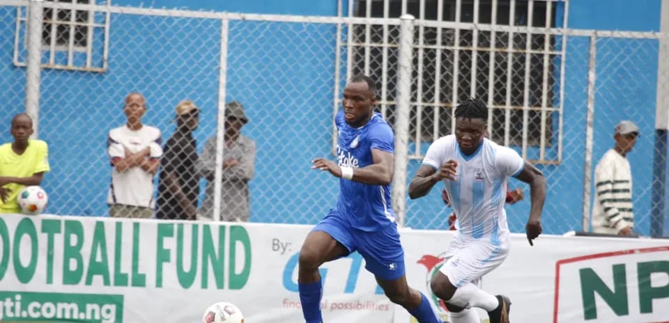 Enyimba player sprinting against Sporting Lagos