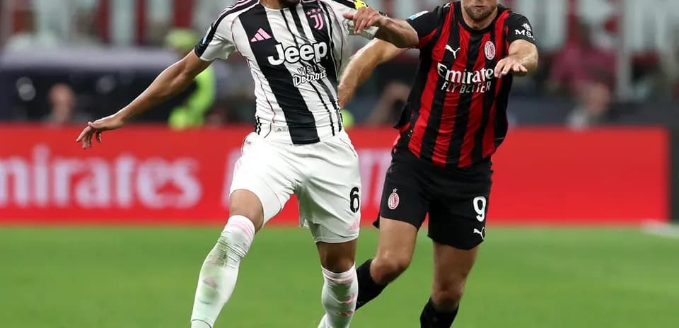 Juventus player challenges AC Milan opponent