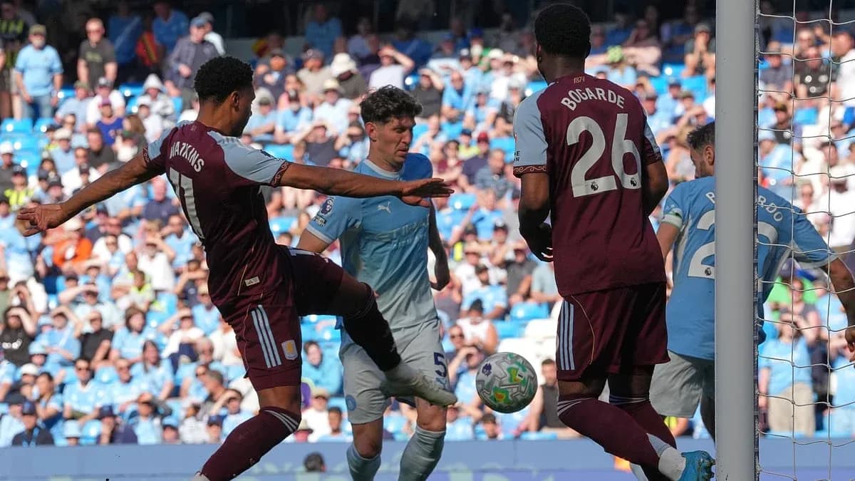 Players competing during Manchester City vs Aston Villa