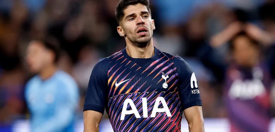 Tottenham player looking dejected on the pitch