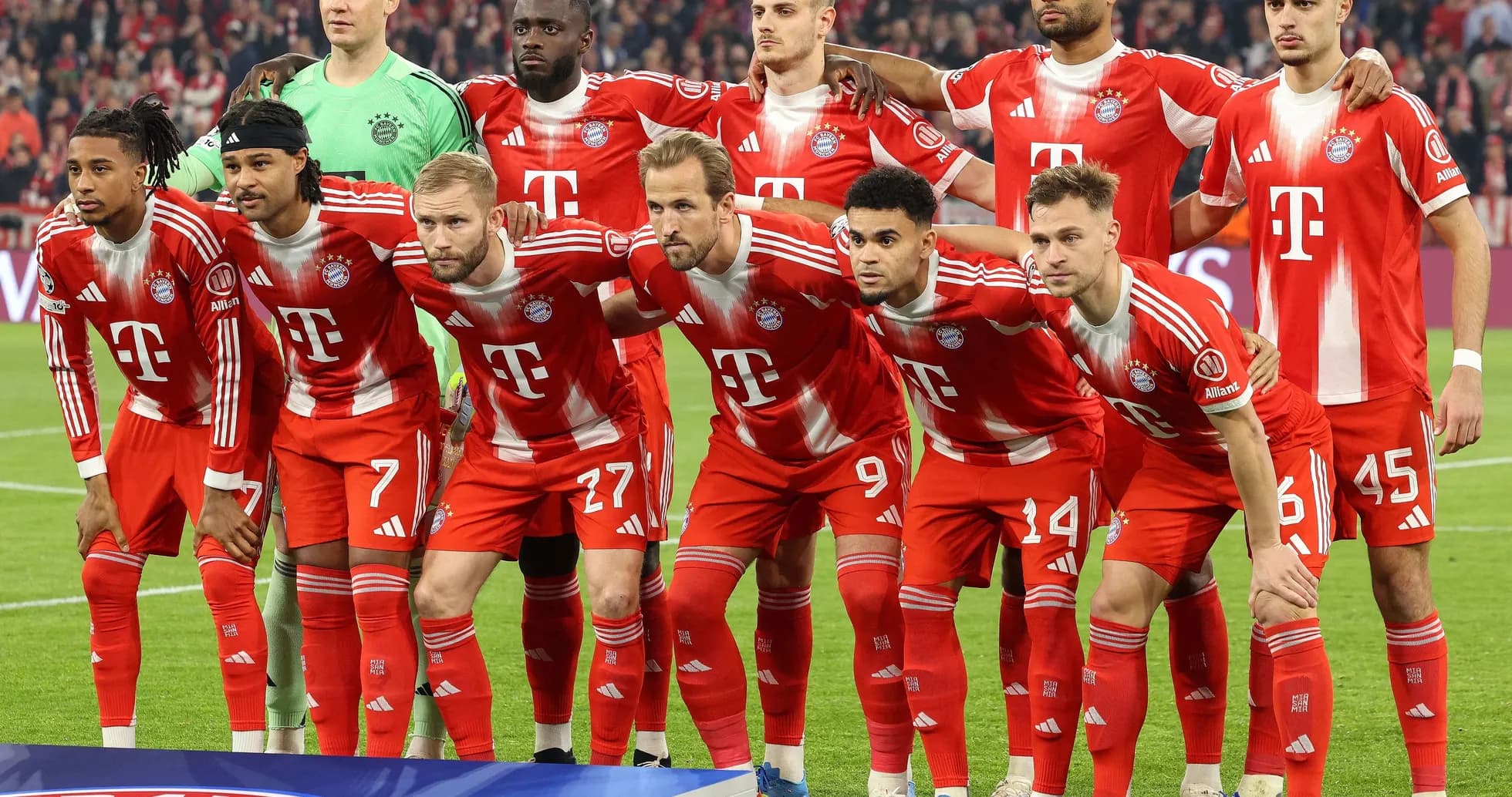 Bayern Munich team posing for group photo