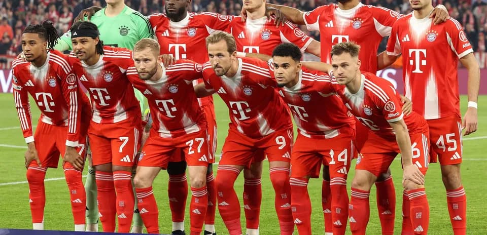 Bayern Munich team posing for group photo