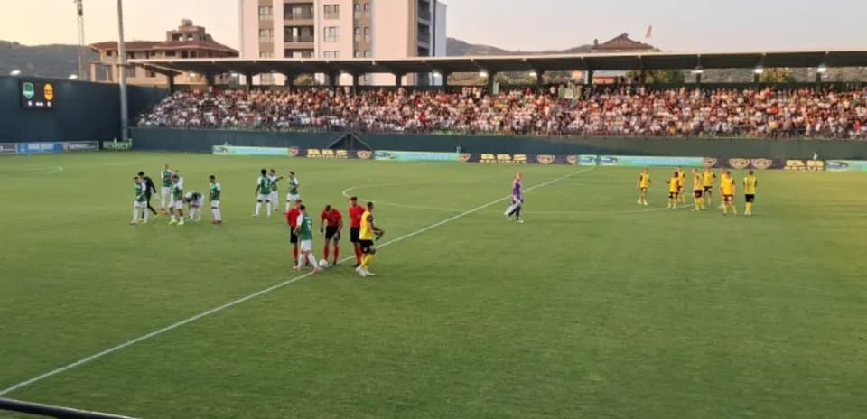 Egnatia Rrogozhinë players warming up before match