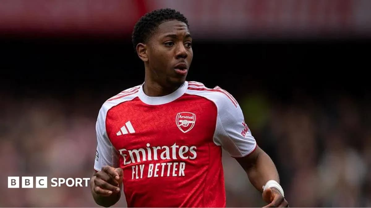 Player in Arsenal kit during match action