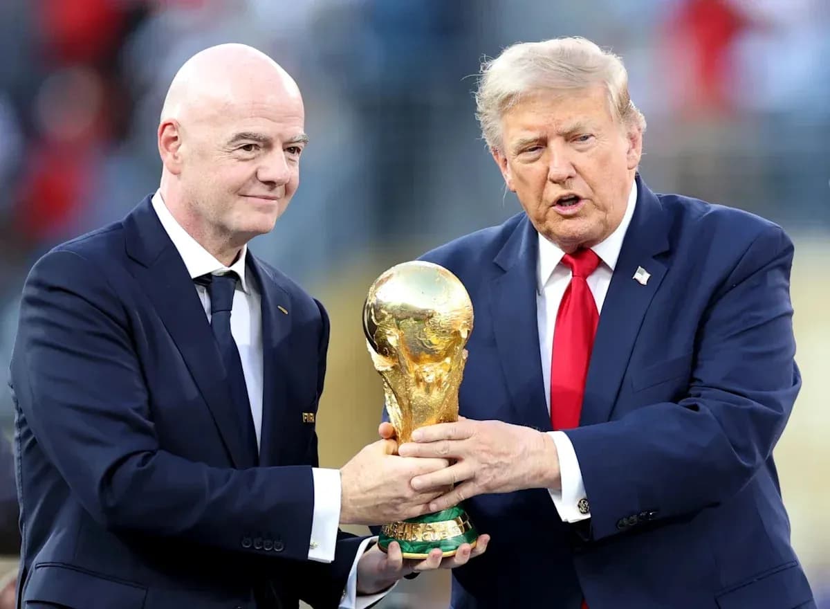 Gianni Infantino and Donald Trump holding World Cup trophy