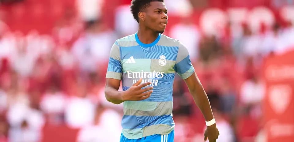 Player warming up in Real Madrid training kit