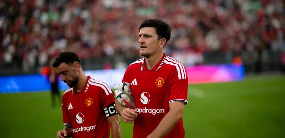 Bruno Fernandes and Harry Maguire walking off field