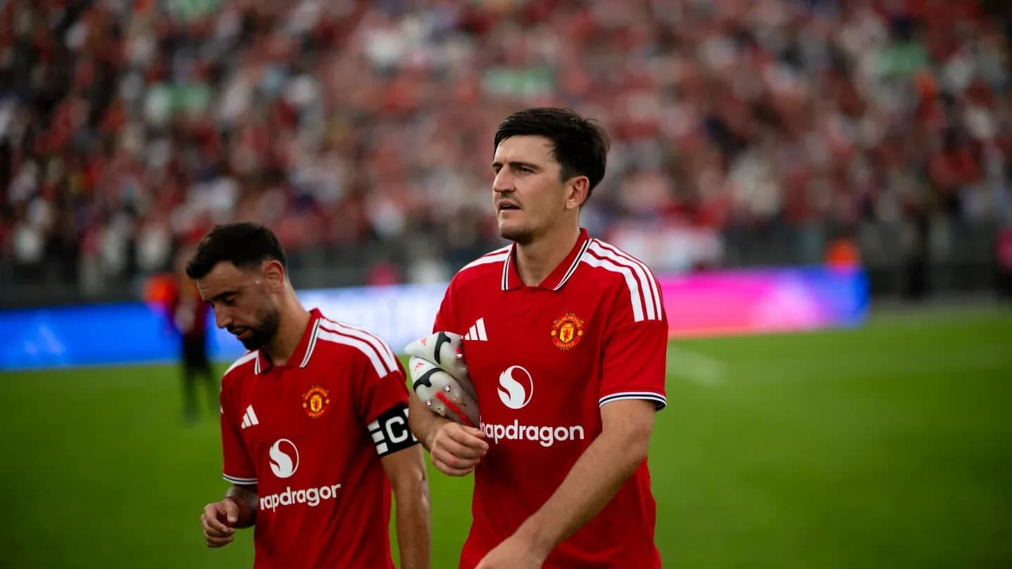 Bruno Fernandes and Harry Maguire walking off field