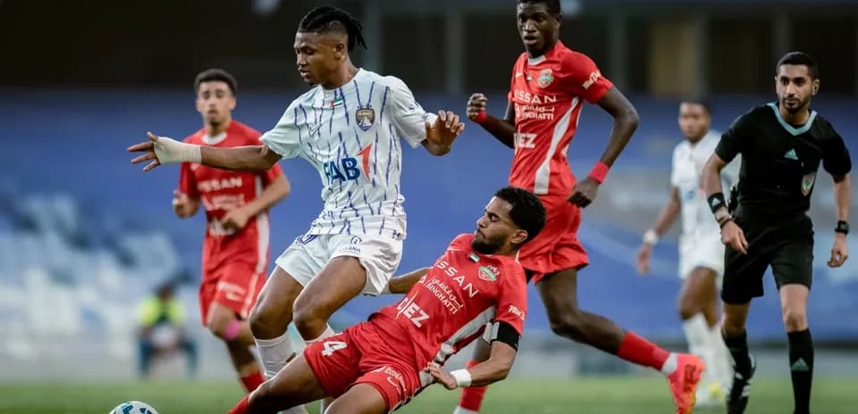 Al Ain U23 player dribbling past Al Sharjah U23